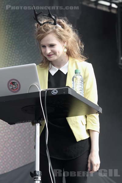 CHRISTINE AND THE QUEENS - 2012-07-20 - PARIS - Parvis de l'Hotel de Ville - 